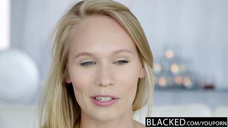 Чернокожий мужчина трахает после работы белую даму