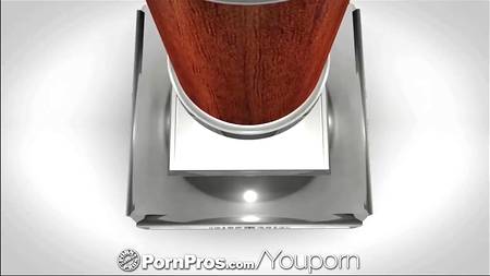 Два мускулистых ебаря встретились с милой деткой