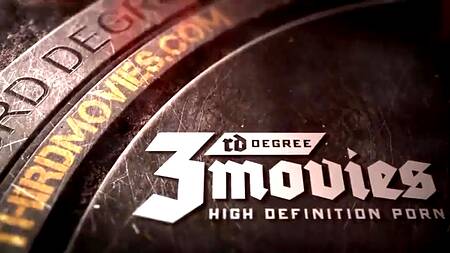 Жаркая телка в розовых трусиках наслаждается страстной еблей