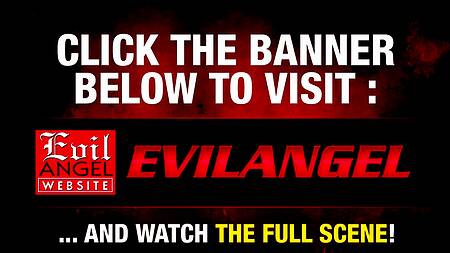 Красотка в чулках в сетку получает сперму на лицо после анала