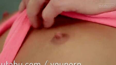 Веселой красотке хочется начать день с секса