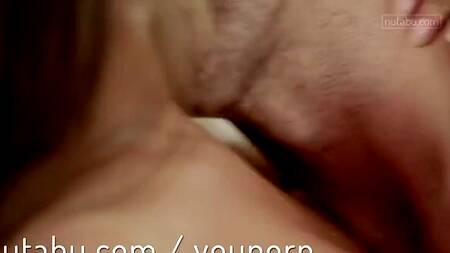 Веселой красотке хочется начать день с секса