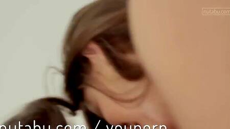 Веселой красотке хочется начать день с секса