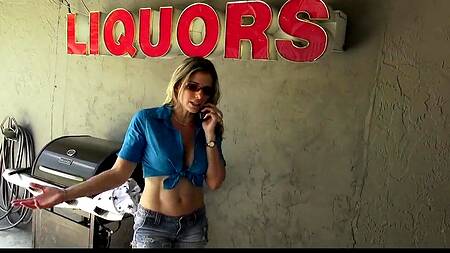 У мачехи проблемы с мужем, поэтому её трахает пасынок