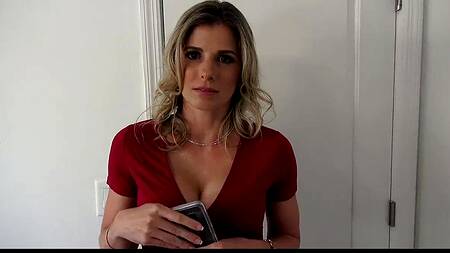 У мачехи проблемы с мужем, поэтому её трахает пасынок