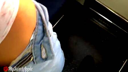 Пара во время поездки трахается в поезде