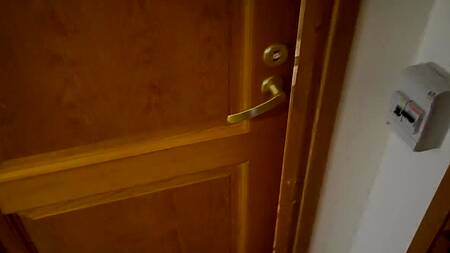 Застукав падчерицу за дрочкой, отчим разводит её на анал