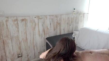 Массажист развел девку с красивой попой на анал