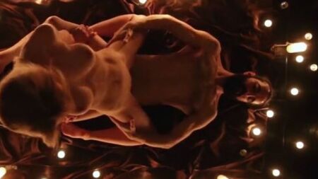 Романтический секс при свечах с роскошной грудастой девушкой