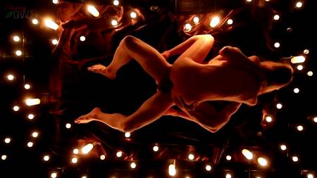 Романтический секс при свечах с роскошной грудастой девушкой