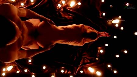 Романтический секс при свечах с роскошной грудастой девушкой