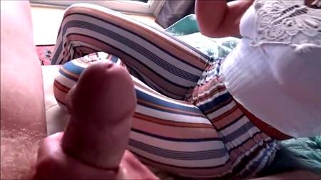 Горячая Christiana Cinn строчит глубокий минет кайфующему ловеласу