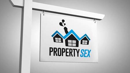 Загорелая риелторша перепихнулась с клиентом в интересных позах