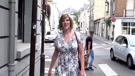 Пышногрудые зрелые сучки подставляют попки под крепкий фаллос