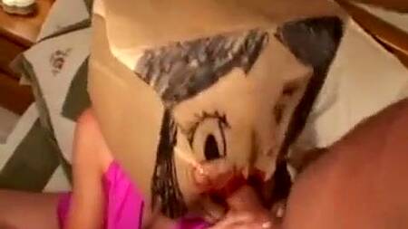 Надел девке пакет на голову и жестко трахнул её в глотку