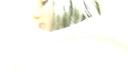 Русская девица переспала с туристом прямо на улице