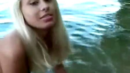 Отодрал девку прямо в речке