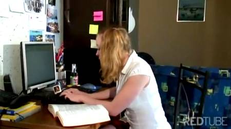 Репетитор учит свою подопечную трахаться