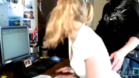 Репетитор учит свою подопечную трахаться