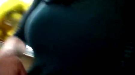 Юноша трахает своих соседок по купе