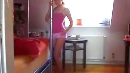 Красотка учится сосать