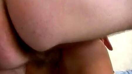 Парень трахает зрелую блондинку и молодую рыжую девку