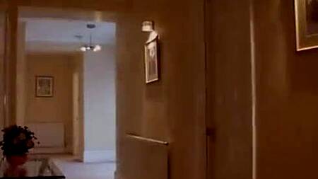 Отец захотел помыть дочку и занялся с ней сексом в ванной