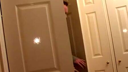 Отец захотел помыть дочку и занялся с ней сексом в ванной