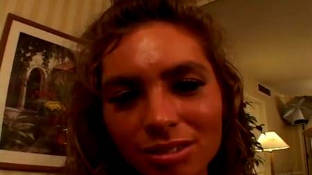 Телочка насаживается на здоровенный черный пенис