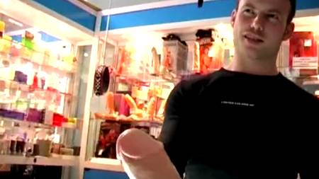 Телки славно сходили в секс-шоп