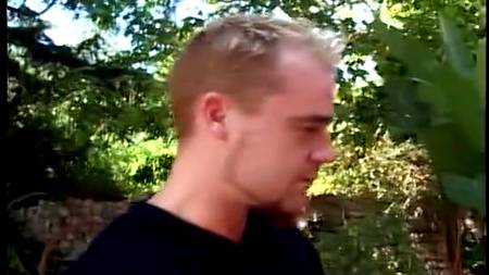 Сутенер шпилит свою девку