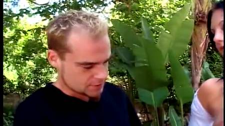 Сутенер шпилит свою девку