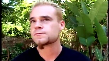 Сутенер шпилит свою девку