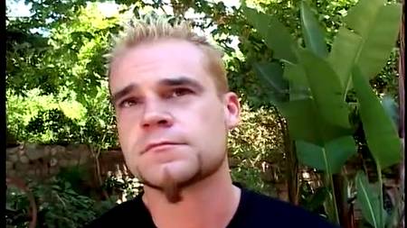 Сутенер шпилит свою девку