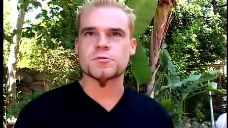 Сутенер шпилит свою девку