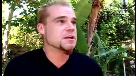 Сутенер шпилит свою девку