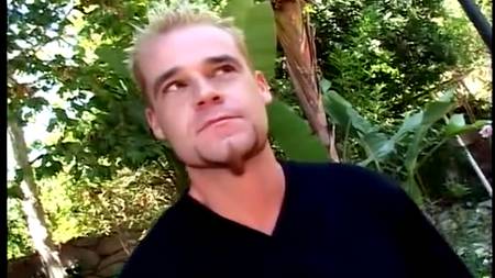 Сутенер шпилит свою девку