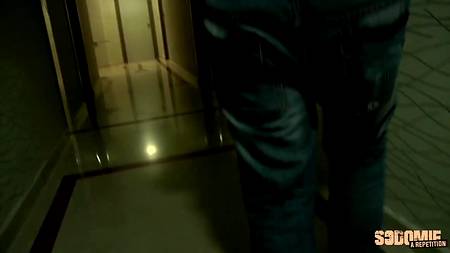 Стройная зрелая дамочка получает удовольствие от двойного проникновения