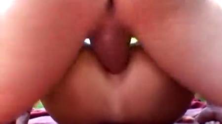 На природе дала дружку  в попку