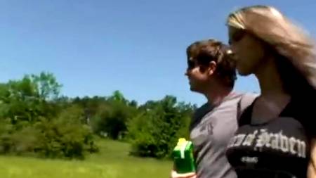 На природе дала дружку  в попку