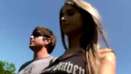 На природе дала дружку  в попку