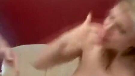 Поставил грудастую блондинку раком и страстно её трахает