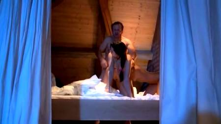 Учитель дрючит двух студенток