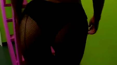 Мощный фаллос в розовой щели