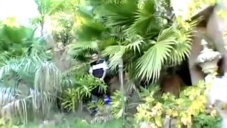 У милфы не получается играть в футбол, зато она ебется в жопу