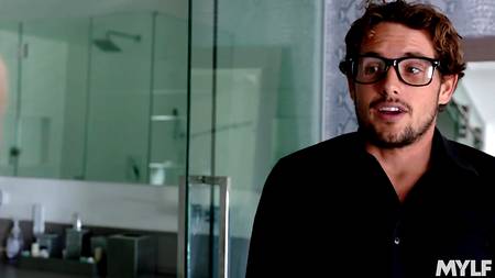 Сисястая зрелая блондинка возбудила молодого самца на жаркий секс