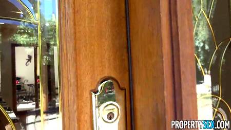 Пышногрудая толстуха оргазмирует на члене любовника от первого лица