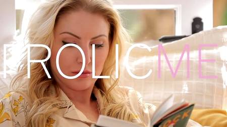 Красивый любовник наведался в спальню к шикарной зрелой девушке