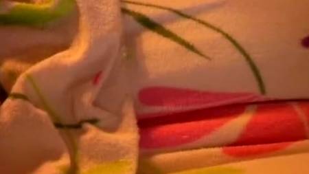 Поток спермы хлещет из киски