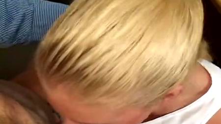 Русский папаша вставил своей доченьке